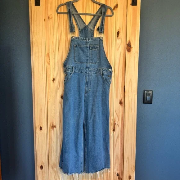 Denim Raw Hem Wide Cropped Overalls size Large - Picture 8 of 11